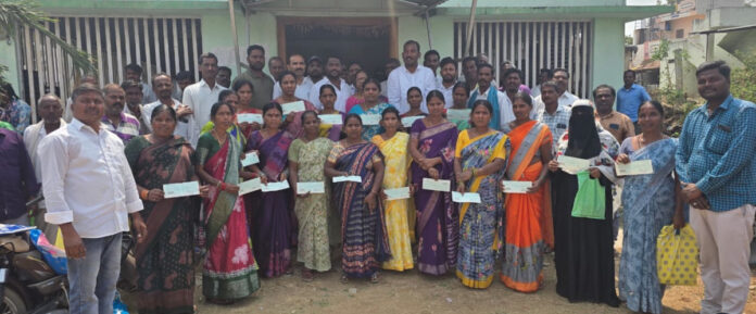 కళ్యాణ లక్ష్మి చెక్కుల పంపిణీ