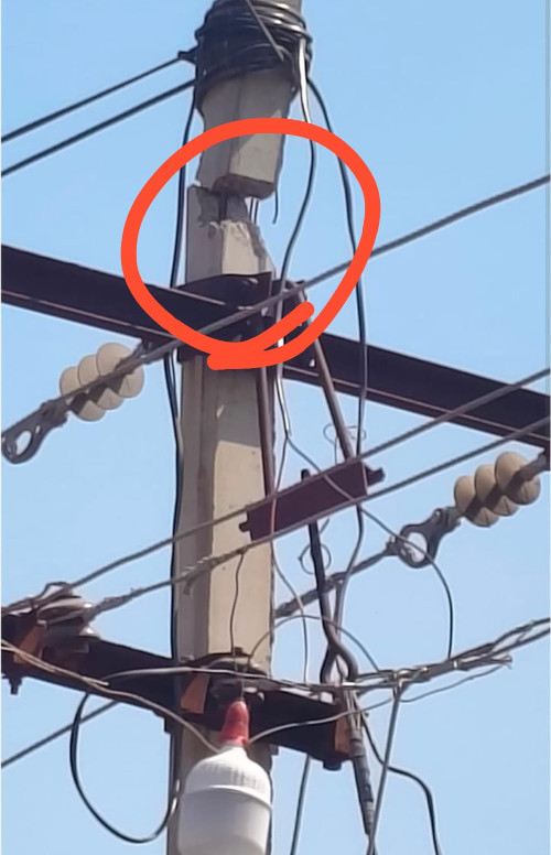 ప్రమాదకరంగా విద్యుత్ స్థంభం..