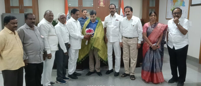 స్వచ్ఛంద సేవలో రాష్ట్రంలో ముందుండాలి: కలెక్టర్