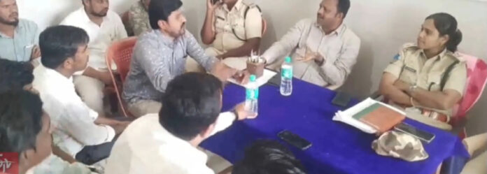 వెంటనే పులి సంచారాన్ని కట్టడి చేయాలి