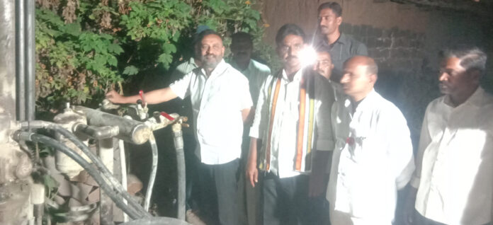 సర్పంచ్ ఉషా సంతోష్ మేస్త్రి పనితీరును అభినందించిన ఎమ్మెల్యే