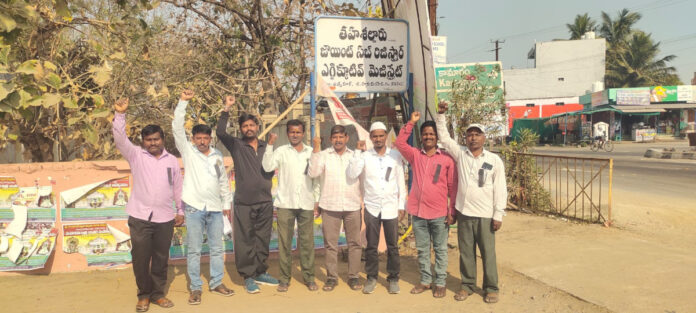 Journalists support nationwide strike.