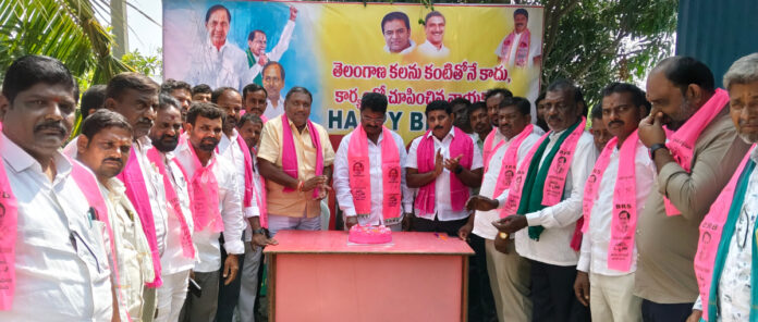 ఘనంగా కేసీఆర్ జన్మదిన వేడుకలు