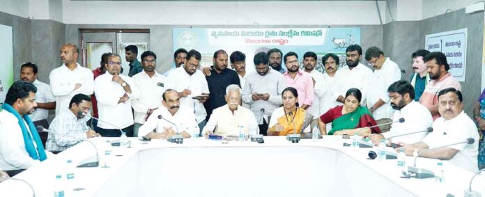 విత్తన రైతులకు న్యాయం చేయాలి