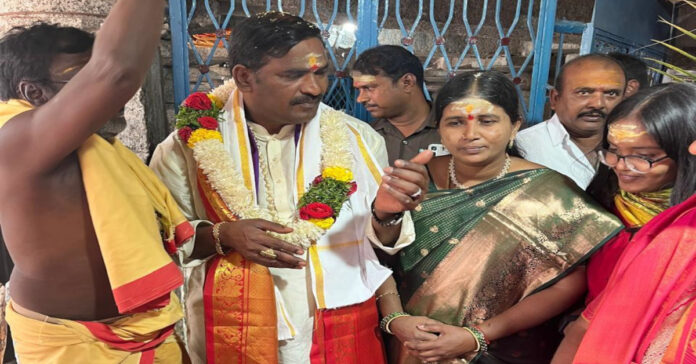 సోమేశ్వర స్వామి ఆలయంలో ఎమ్మెల్యే దంపతులు ప్రత్యేక పూజలు