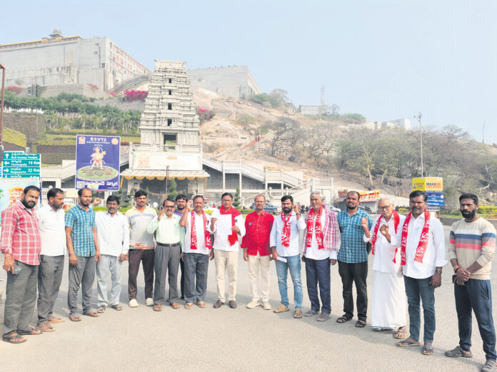 A comprehensive inquiry should be conducted into the corruption at the hill temple.