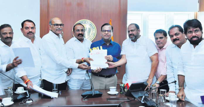 Weightage marks should be added for in-service teachers