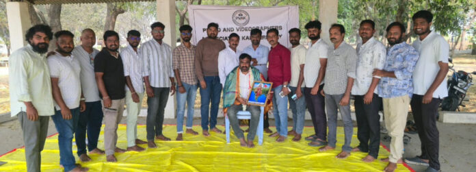 రాష్ట్ర ఉపాధ్యక్షుడిని సన్మానించిన ఫోటో, వీడియో గ్రాఫర్స్