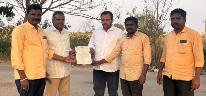 చిరుత పులి బారి నుంచి రక్షణ కల్పించాలని వినతి