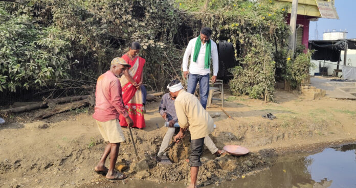 Sarpanch and Sub-sarpanch solve drinking water problem