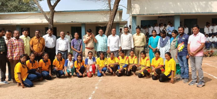 సీఎం కప్ క్రీడా పోటీలను ప్రారంభించిన సర్పంచ్