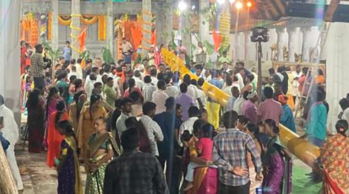 ధ్వజస్తంభం ప్రతిష్ఠాపనలో పాల్గొన్న మాజీ ఎంపీపీ మలహర్ రావు