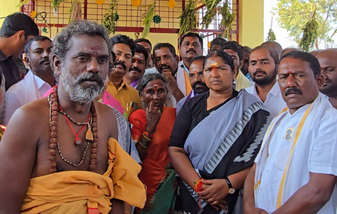 Seethakka participated in the unveiling of the statue of Pochammas mother