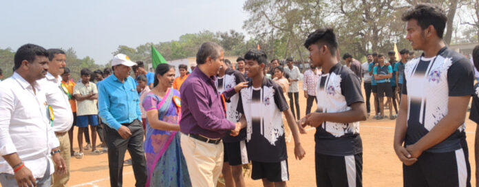 Students should excel in sports: DEO