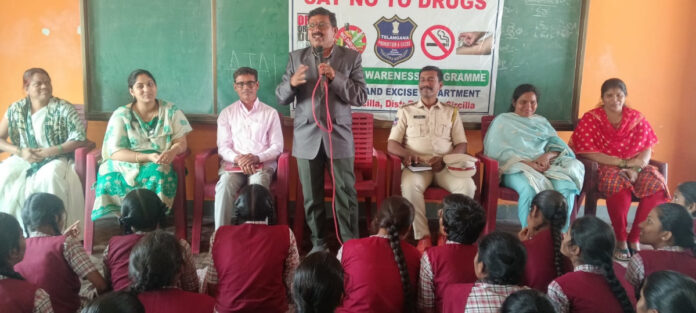 దురలవాట్లకు విద్యార్థులు దూరంగా ఉండాలి