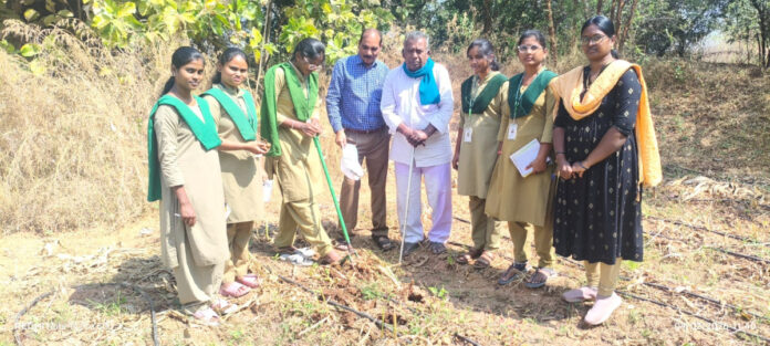 Students visit Turmeric Research Center