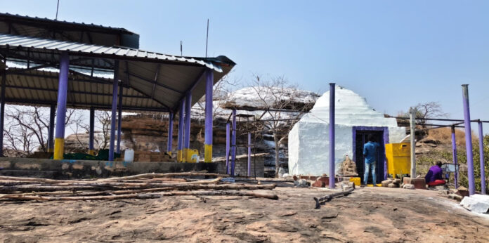 The Nacharam Mallanna Gutta, decorated for the fair