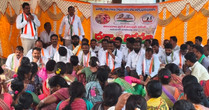 కూలీల హక్కులను కాలరాస్తున్న కేంద్ర ప్రభుత్వం