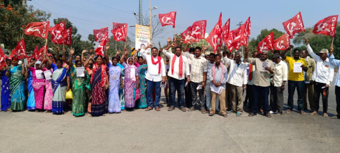 The employment guarantee scheme should be continued.