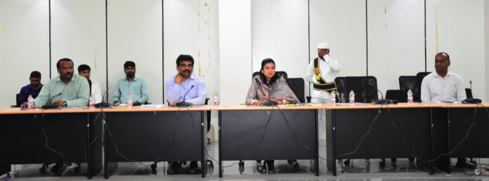 The role of micro-observers is crucial in free voting.