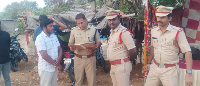 Trafficking in illegal cash and liquor should be effectively curbed