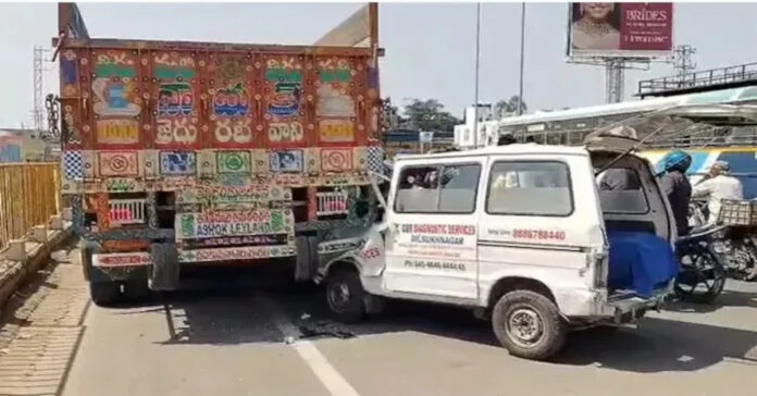 Ambulance collides with lorry, patients seriously injured