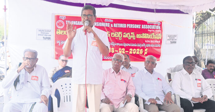 ప్రభుత్వం దిగిరాకపోతే రిలే నిరాహారదీక్షలు