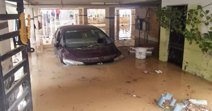 Huge pipeline bursts in Manikonda