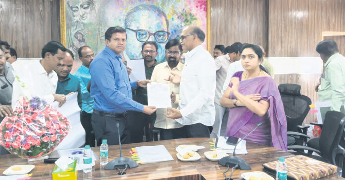 గురుకులాల పనివేళలు సవరిస్తాం