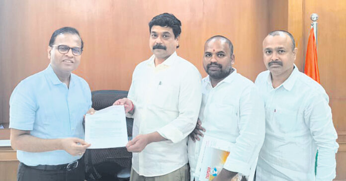 రిటైర్డ్ సీపీఎస్ ఉద్యోగులకు ఉచిత ఆరోగ్య బీమా కల్పించాలి