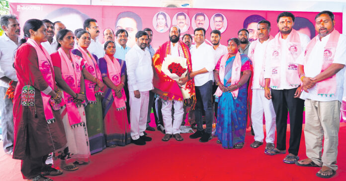 రాష్ట్రంలో విచిత్రమైన పాలన