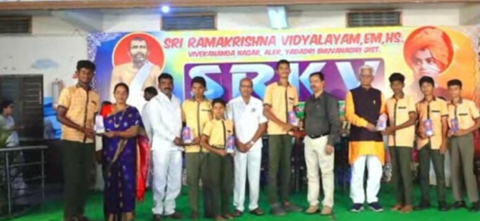 విద్యార్థుల ఎదుగుదలకు క్రమశిక్షణే ఒక ఆయుధం