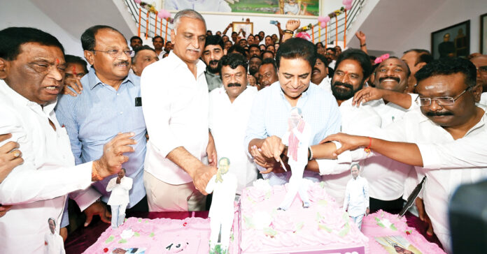 ఘనంగా కేసీఆర్ జన్మదిన వేడుకలు