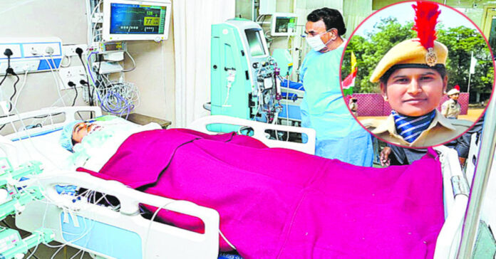 ఎక్సైజ్ కానిస్టేబుల్ సౌమ్య కుటుంబానికి ప్రభుత్వం ఆర్థిక సాయం