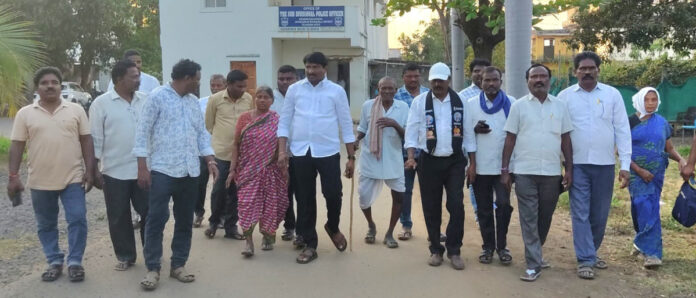 దళితులపై దాడి చేసిన వారిని వెంటనే అరెస్ట్ చేయాలి