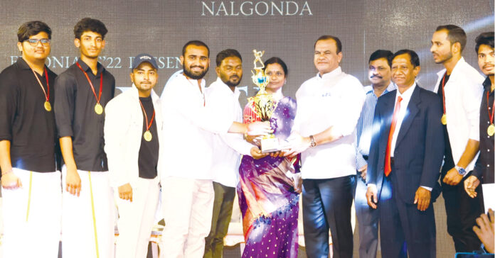 Doctors should work with humanity.