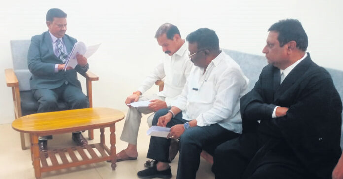 దళిత కుటుంబాలకు నీరు, విద్యుత్ తక్షణమే పునరుద్దరించాలి