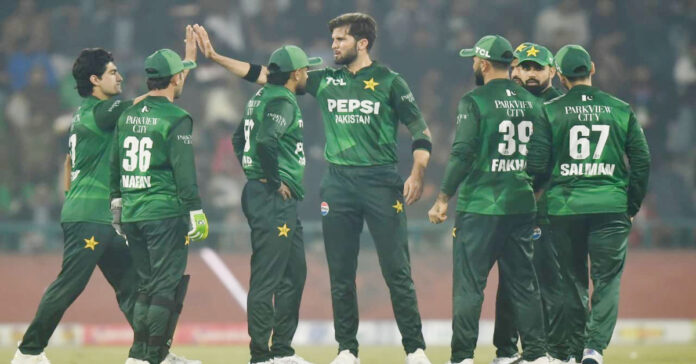 పాక్ సెమీస్ చేరాలంటే అద్భుతం జరగాల్సిందే..