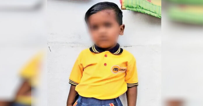 కారును ఢీకొన్న టిప్పర్.. బాలుడు మృతి