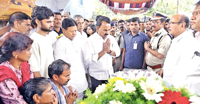 సౌమ్యకు కన్నీటి వీడ్కోలు