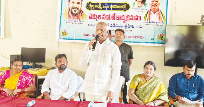 కేసీఆర్ను జాతిపిత అనడం సిగ్గుచేటు