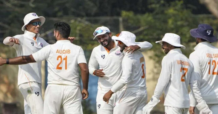 తొలిసారి రంజీ ట్రోఫీని ముద్దాడిన జమ్మూ కశ్మీర్