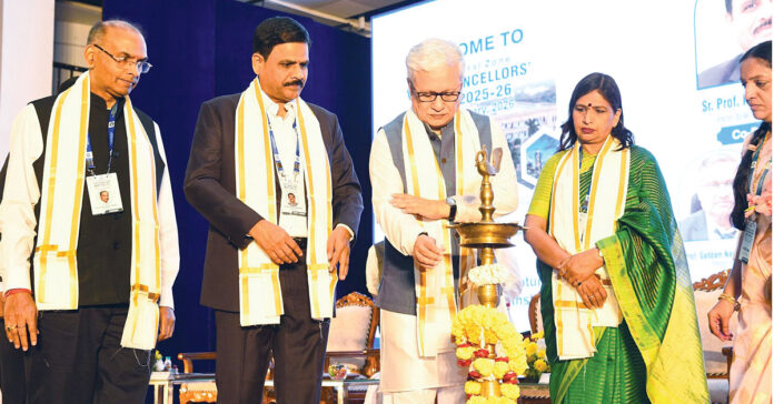 వర్సిటీలు సాంకేతికతను అందిపుచ్చుకోవాలి