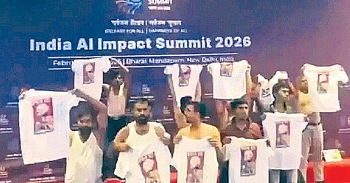 ఏఐ సదస్సులో అమెరికా డీల్కు వ్యతిరేకంగా అర్థనగ్న ప్రదర్శన