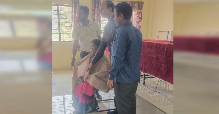 కొయ్యుర్ సర్పంచ్ కొండ రాజమ్మకు ఎంపీడిఓ సత్కారం