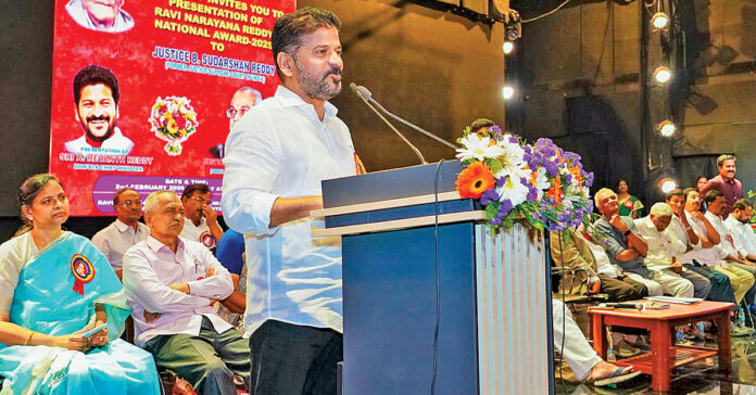 స్వీయప్రకటిత జాతిపితలకు సిగ్గుండాలే!