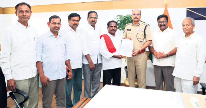 పసిబిడ్డ హంతకులపై కేసు నమోదు చేయండి