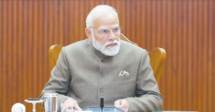 ప్రధాని నివాసం కోసం పేదలకు నోటీసులు