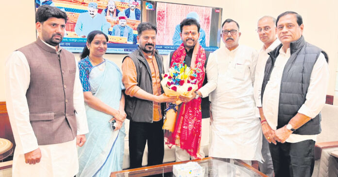 Build Mamunur Airport with international standards