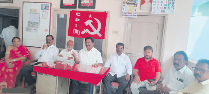 యూరియా యాప్ను ఎత్తేయాలి